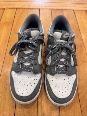 Nike Kids Gray and White Low-Top Sneakers with Reflective Laces size 5Y